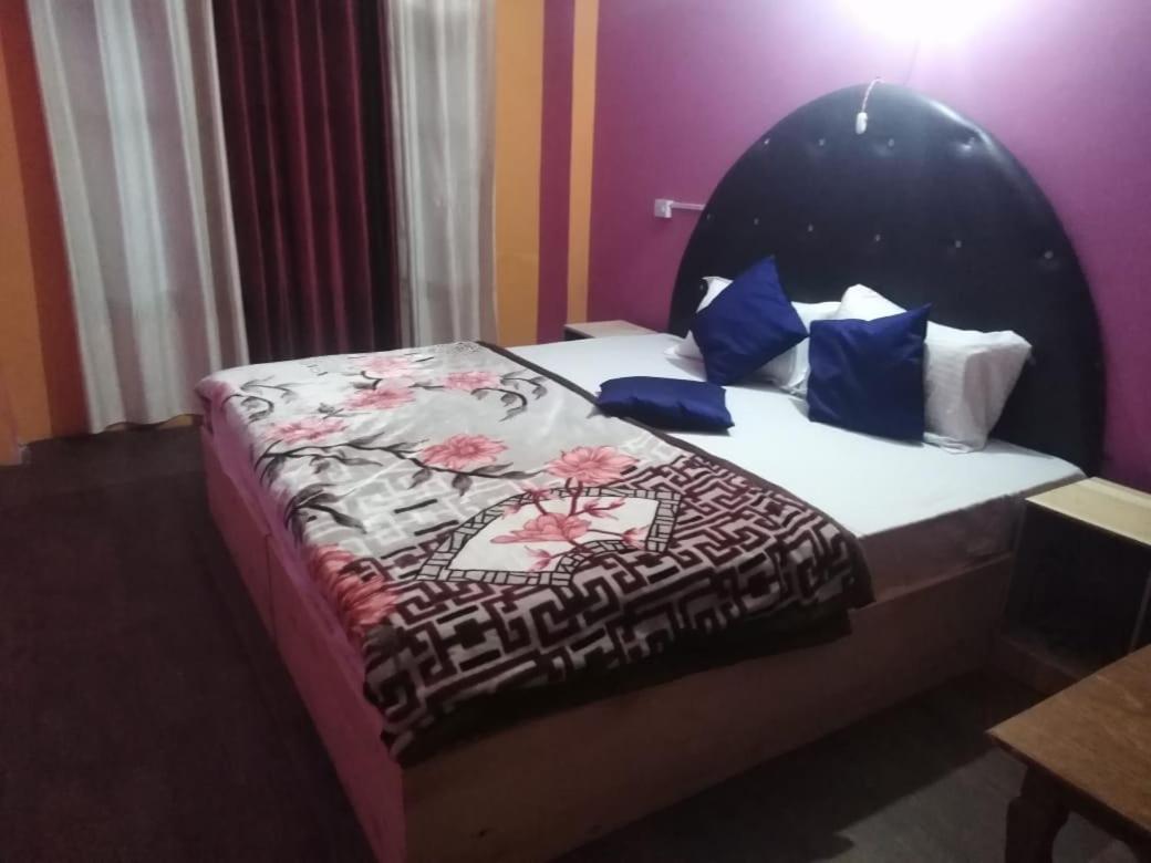 Hotel Antarctica &Pine N Dine Blues Cafe Manāli Dış mekan fotoğraf